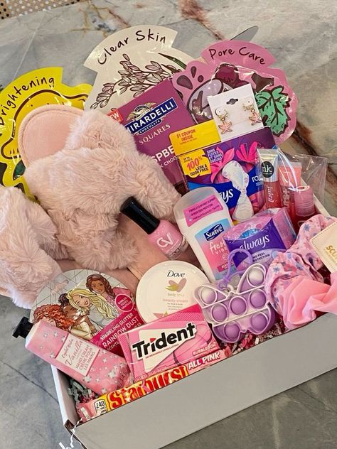 Period Gifts For Daughter, Period Box Ideas For Daughter, Period Box Ideas For Girlfriend, 1st Period Gift Basket, Period Kit For Daughter, Period Basket For Daughter, First Period Gift Ideas, Period Basket For Girlfriend, Gift Basket For Daughter