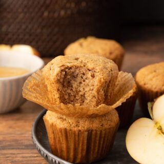 Applesauce Muffins 1x1 Easy Baked Goods, Healthy Baked Goods, Applesauce Muffin Recipe, Freeze Muffins, Coleslaw Recipe Easy, Dinner Then Dessert, Applesauce Muffins, Simple Muffin Recipe, Baking 101