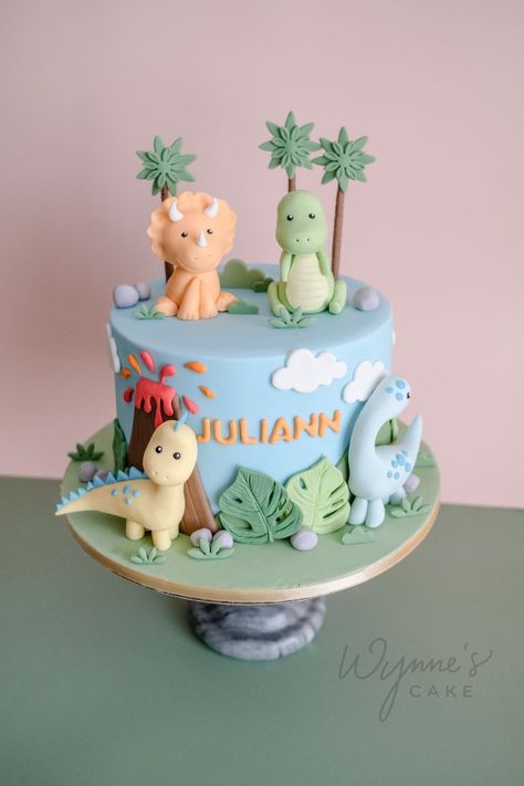 Dino Party Dinasour Theme Cake Ideas, Dino Cake 3rd Birthday, Birthday Cake With Dinosaurs, Dino Cake 1st Birthday, Dinosaurus Birthday Party Ideas, Cute Dino Party, Dinosaur Mini Cake, 1st Birthday Party Ideas Dinosaur, Dino Cake Birthday