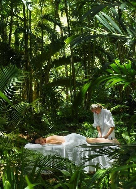 Reiki Room Ideas, Outdoor Massage, Zen Ideas, Hillside Villas, Spa Images, Home Spa Room, Therapy Business, Massage Center, Foto Shoot