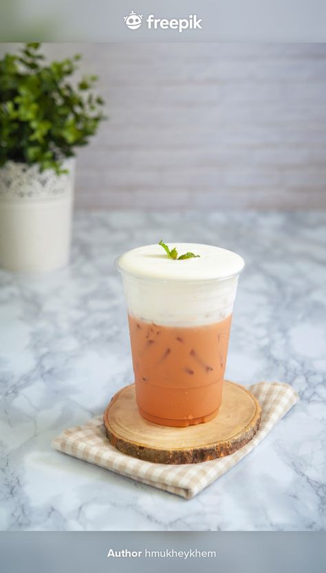 Thai Tea Cup, Cheese Tea, Thai Tea Photography, Milk Tea Photography, Resep Makanan Beku, Green Tea Cream, Thai Milk Tea, Green Tea Smoothie, Grass Jelly