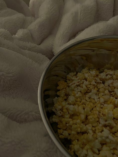 popcorn, movie night, night in, bedding, aesthetic food, snack ideas, metal bowls, snuggle, date night Food Snack Ideas, Popcorn And Movie, Indoor Movie Night, Popcorn Movie Night, Snacks Before Bed, Rainy Day Movies, Bedding Aesthetic, Girls Night Movies, Popcorn Movie