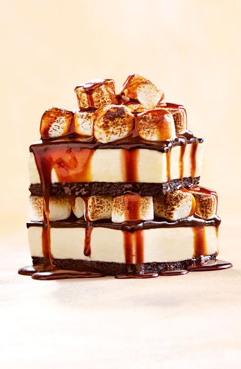 Nom nom Easy Showstopper Desserts, Christmas Showstopper Desserts, Showstopper Desserts, Showstopper Dessert, Savoury Slice, Caramel Sauce Recipe, Creative Dessert Recipes, Christmas Shortbread, Chocolate Slice