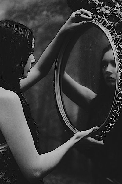 Looking Into The Mirror, Inspiration Photoshoot, Mirror Photography, Lady Macbeth, Breathtaking Photography, Fairytale Photography, Mirror Reflection, What Do You See, Foto Art