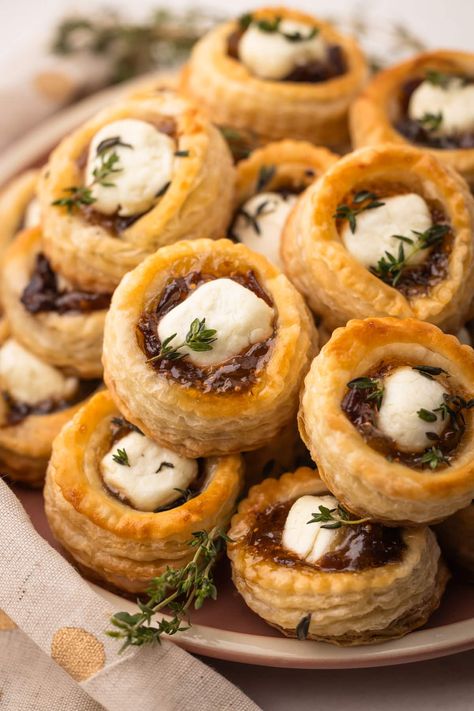 Goat Cheese Phyllo Cups, Goat Cheese Fig Appetizer, Caramelized Onion Appetizer, French Onion Puff Pastry, French Onion Brie Bites, Light Fall Appetizers, Caramelized Onion Brie Puff Pastry, Tapas For Party, Fig And Cream Cheese Appetizer