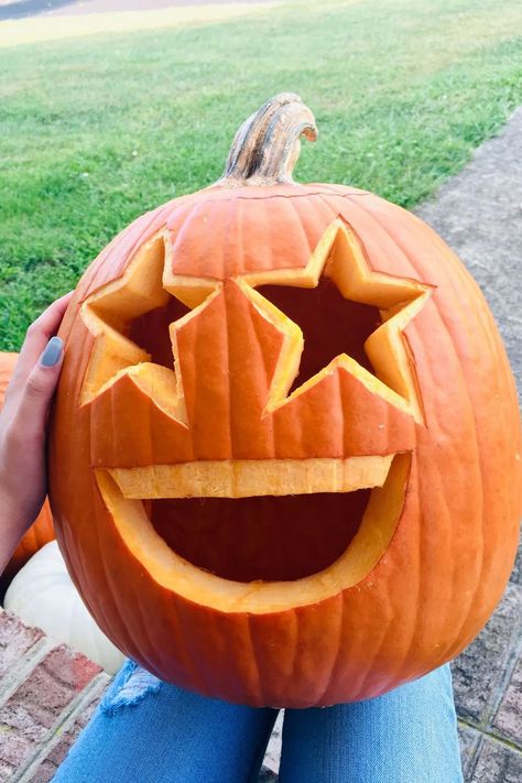 Kid Pumpkin Ideas Carving, Aesthetic Easy Pumpkin Carvings, Food Pumpkin Carving Ideas, Carved Pumpkins Ideas Aesthetic, Cute And Easy Pumpkin Carving Ideas For Kids Simple, Pumpkin Carving Designs Aesthetic, What Should I Carve On My Pumpkin, Punkin Carving Idea Easy, Preppy Carved Pumpkin