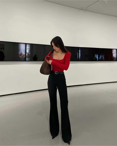 Red With Black Outfit, Flared Pants Outfit Work, Flare Pants Black Outfit, Cute Outfits Red And Black, Modern Feminine Style Outfit, Flare Work Pants Outfit, Christmas Style Outfit Casual, Flare Dress Pants Outfit, Black Pants Casual Outfit