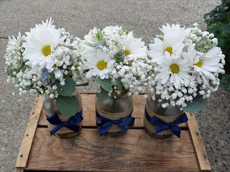 Mason Jar Daisy Centerpieces, Blue Floral Centerpieces Simple, Retirement Party Flower Centerpieces, Navy And White Centerpieces, Wedding Simple Centerpieces Diy, White Daisy Centerpieces, Daisy Centerpiece Ideas, Daisy Wedding Centerpieces, Daisy Baby Shower Theme