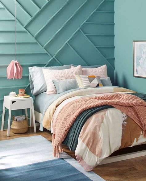 Teal And Pink Bedroom, Blue And Pink Bedroom, Teal Accent Walls, Modern Bedroom Colors, White Wall Bedroom, Country Style Interiors, Teal Bedroom, Board And Batten Wall, Bedroom Accent