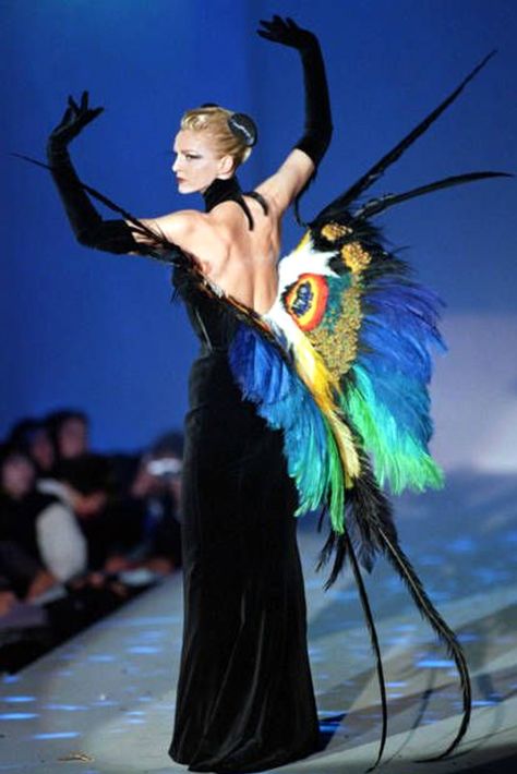 Thierry Mugler butterfly evening gown, 1997 #ThierryMugler Mugler 90s, Surrealism Fashion, Fashion 60s, Runway Fashion Couture, Weird Fashion, Thierry Mugler, Foto Art, Butterfly Dress, Moda Vintage