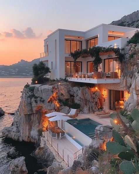 Luxury⚜️Mansions⚜️Architecture ⚜️ Travel on Instagram: "This astonishing modern villa in Greece 🇬🇷 has to be one of the most beautiful concept designs 😍  Rate this home out of 10 👇   Credit 📸: @luxrevive  #greekarchitecture #greekhome #concepthome #architecturedesign #modernmansions #architectureporn" Mansion In Greece, Modern Villa Aesthetic, Coolest Houses In The World, Big House Exterior Luxury, Greece Mansion, Beautiful Houses Modern Luxury, Big Mansions Luxury Modern, Modern Mansion Luxury, Greek Mansion