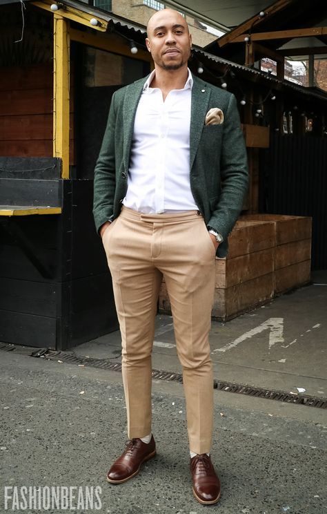 This year's 100 hottest looks and trends direct from the streets, as captured by FashionBeans' Street Style Collective. Green Blazer Khaki Pants Men, Green Blazer Outfit Men, Blazer Outfits For Men, Green Blazer Outfit, Green Suit Jacket, Mens Business Casual, Blazer Outfits Men, Fall Suit, Green Outfits