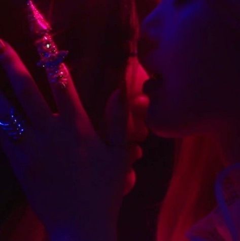 Purple Kiss Aesthetic, Blue And Red Aesthetic, Kiss Aesthetic, Aesthetic Kiss, Shuhua Soojin, Violet Aesthetic, By Any Means Necessary, Aesthetic Green, Aesthetic Red