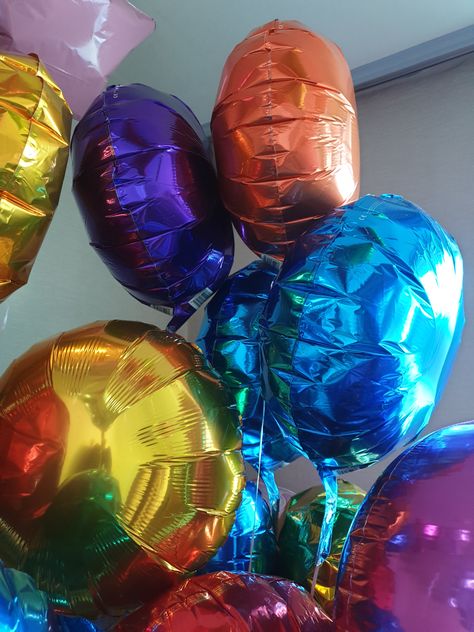 Balloon Painting, Apt Ideas, Metallic Balloons, A Level Art, Mylar Balloons, Balloon Art, Helium Balloons, Metallic Foil, Art Studies