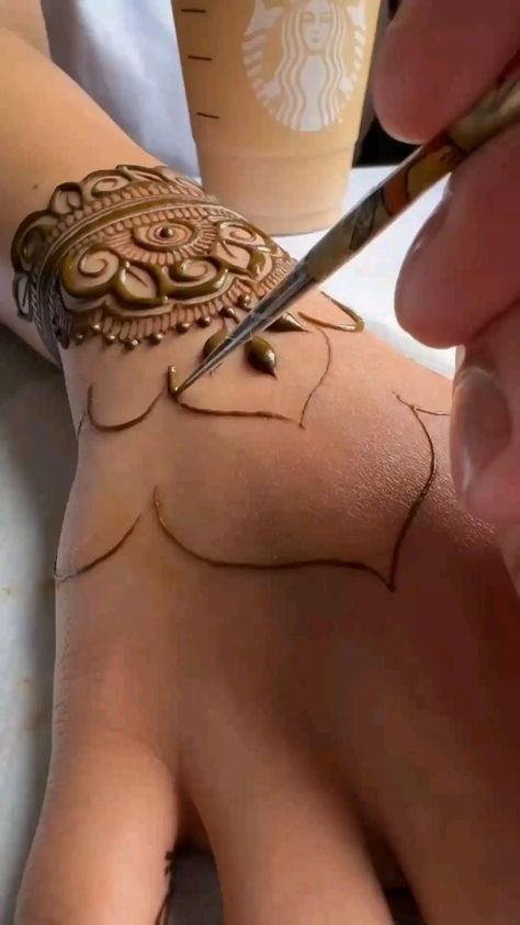 New Simple Mehndi Designs, Short Mehndi Design, Henna Tutorial, Front Mehndi Design, Simple Mehendi Designs, Latest Henna Designs, Mehndi Designs For Kids, Simple Mehndi Designs Fingers, Very Simple Mehndi Designs