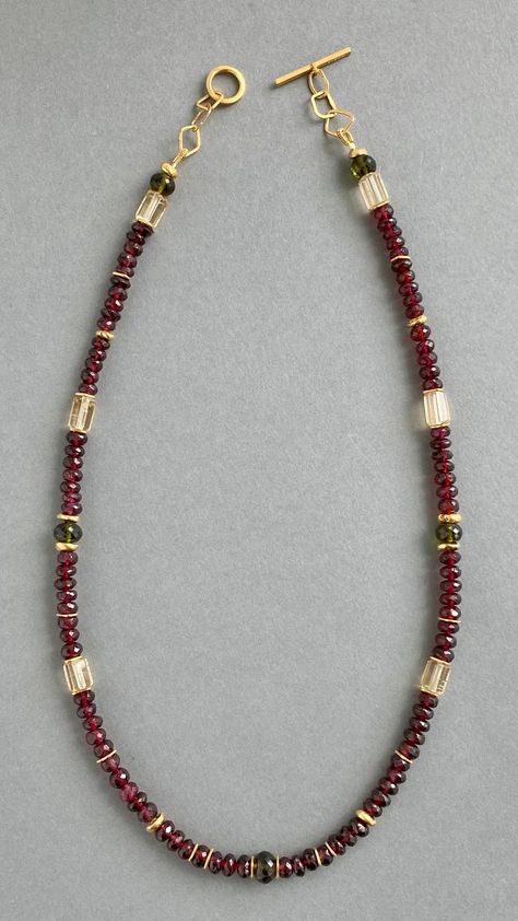 Indian Bead Necklace, Garnet Beaded Necklace, Yellow Necklace Bead, Necklace Beads Ideas, Handmade Jewelry Ideas Necklace, Garnet Jewelry Necklace, Diy Beaded Necklaces, Summer Beaded Necklace, Necklaces Collection