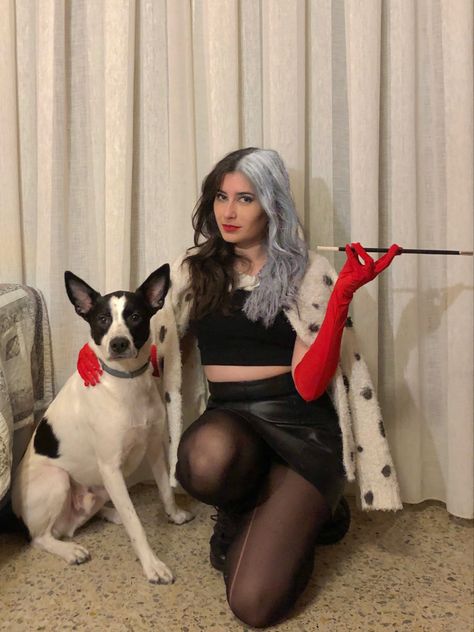 Women Halloween Costume Diy, Family Fancy Dress Ideas, Fantasia Halloween Cruella, Cute Halloween Costume Ideas For Women, Fairy Costume Simple, Halloween Costumes 2 Women, Cruella Deville Costume Halloween, Halloween Disfraz Mujer Ideas, Carella Deville Costume