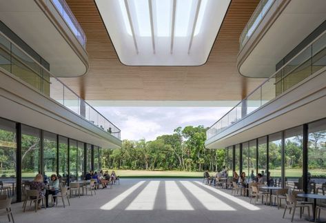 At the rear of the building, Foster + Partners placed a gym and cafe on the ground floor with views overlooking the green landscape of the neighbouring golf course. Traditional Office, Foster Partners, Global Home, Usa Beaches, Media Landscape, Ponte Vedra Beach, Photovoltaic Panels, Luz Natural, Green Landscape