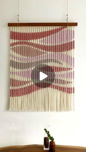 Linen Wall Hanging, Circular Weaving Loom, Yarn Macrame, Circular Weaving, Collar Macrame, Twine Crafts, Hanging Diy, Macrame Wall Hanging Diy, Weaving Loom