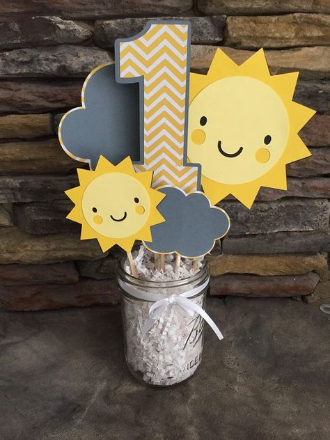 Sunshine Birthday Theme, Greta Gris, Happy Birthday Sunshine, Sunshine First Birthday, Sunshine Birthday Parties, Sunshine Party, Perfect Birthday Party, Sunshine Birthday, Birthday Centerpieces