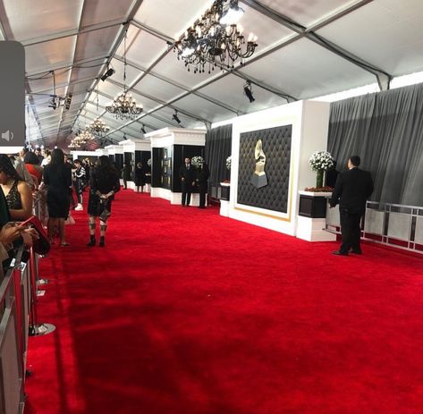 Red Carpet Interview Aesthetic, Grammy Red Carpet Background, Music Awards Aesthetic, Grammy Aesthetic, Grammys Aesthetic, Award Show Aesthetic, Red Carpet Aesthetic, Central Park Tower, Red Carpet Theme Party