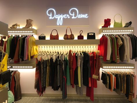 Small Women Clothing Store Interior Design, How To Design A Boutique Store, Boutique Wardrobe Design, Boutique In Home Ideas, Small Clothing Shop Ideas, Shop Decoration Ideas Clothes, Boutique Decoration Ideas, Small Store Interior Design, Cloth Shop Interior Design Small Spaces