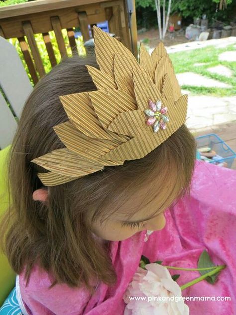 Recycled Dress Ideas, Recycled Costumes, Oz The Great And Powerful, Cardboard Costume, Crown Ideas, Recycled Dress, Headpiece Diy, Crown Crafts, Diy Crown