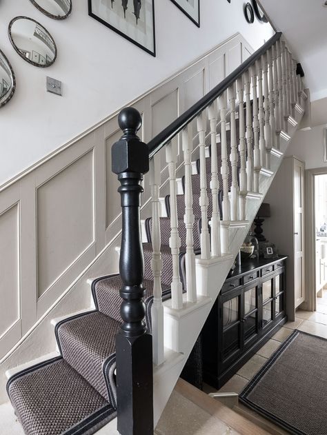 Classic London Victorian Terrace House Victorian Hallway Panneling, London Edwardian House, Interior Design Terrace House, Victorian Banister Ideas, Terrace House Staircase, Victorian Hall Panelling, Victorian House Modern Kitchen, Victorian Terrace House Hallway, Victorian Stairwell Ideas