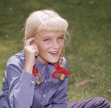 Cindy Brady Drops a Major Truth Bomb About Her TV Family   - Redbook.com Cindy Brady, Brady Kids, Maureen Mccormick, Drama Teacher, Brady Bunch, The Brady Bunch, Cartoon Tv Shows, Sketch Comedy, Popular Shows