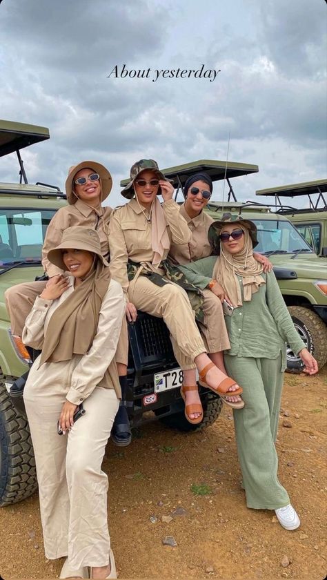 Safari Outfit Women Africa Chic, Safari Theme Outfit, Hijab Travel Outfits, Safari Photoshoot, Desert Safari Outfit, Modest Vacation Outfits, Hijabi Photography, Desert Outfit Ideas, Safari Outfit Women