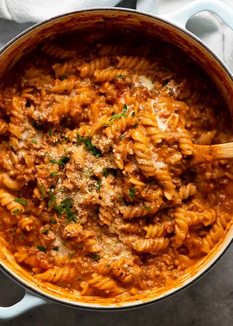 Creamy Tomato Beef Pasta, One Pot Pasta Minced Meat, Healthy Beef Pasta Recipes, Creamy Tomato Pasta With Ground Beef, Dinner Ideas With Minced Meat, Creamy Beef Recipes, Minced Meat Pasta Recipes, One Pot Minced Beef Recipes, Creamy Minced Beef Pasta