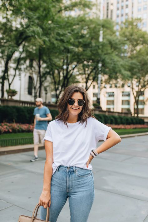 White Tshirt Outfit Summer, Cropped Jeans Outfit Summer, White Tshirt And Jeans, Tshirt Outfit Summer, White Tees Outfit, White Tshirt Outfit, Cropped Jeans Outfit, Casual Tshirt Outfit, Jeans And T Shirt Outfit