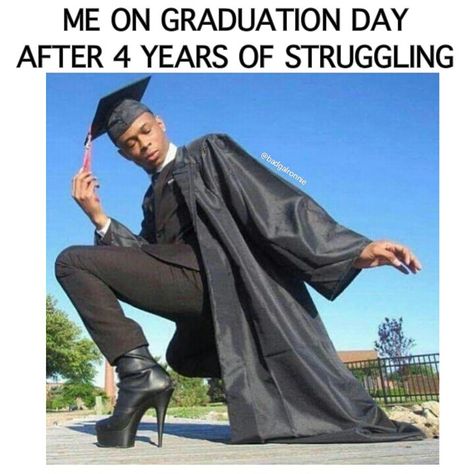 Funny Graduation Pictures, Graduation Meme, Proud To Be Me, Graduation Images, Flipagram Instagram, Graduation Picture Poses, Graduation Funny, Reaction Face, Cap And Gown