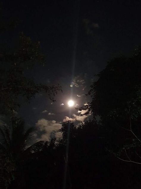 Real Sky Pics Aesthetic, Real Sky Pics Night, Sky Pictures Real Life Snapchat, Sky Pictures Real Life At Night, Sky Pictures Real Life Clouds, Full Moon Picnic, Night Sky Pictures Real Life, Moon Pics Night Real, Real Sky Pics