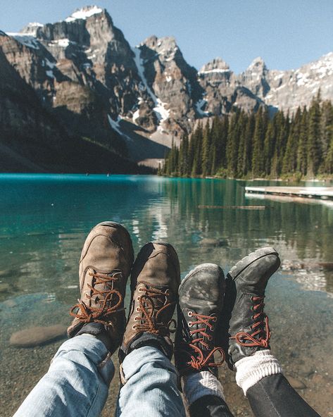 Icefield Parkway, Lac Moraine, Aesthetic Camping, Photography New York, Camping Photography, Camping Aesthetic, Couple Travel, Moraine Lake, Adventure Aesthetic