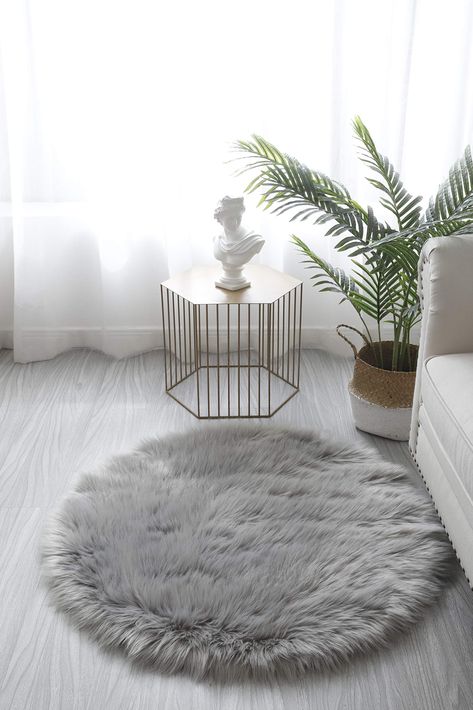 Fluffy Rugs Bedroom, Grey Bedroom Rug, Grey Room Decor, Modern Bedroom Rug, Deco House, Cute Bedroom Decor, Livingroom Layout, Simple Bedroom, Cute Room Decor