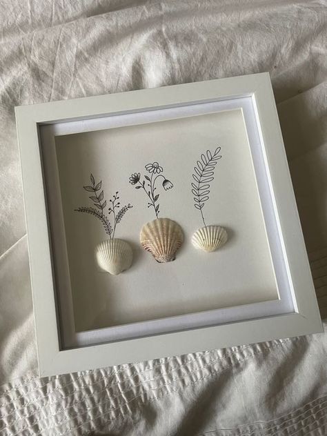 Decorating With Shells Ideas, Beach Shells Crafts, Ocean Inspired Decor, Shell Wall Art Diy, Framed Shell Art, Sea Shell Art Diy, Diy Wall Decor Crafts, Unique Art Pieces, Sea Shells Art