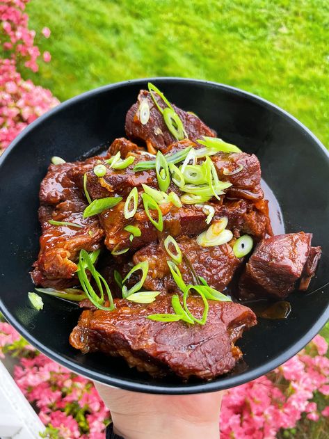 Gochujang Braised Beef Roast Gochujang Beef, Sunday Roast Beef, Lazy Dinners, Asian Dinners, Bartlett Pears, Beef Roast, Roast Beef Recipes, Beef Chuck Roast, Weekend Meals