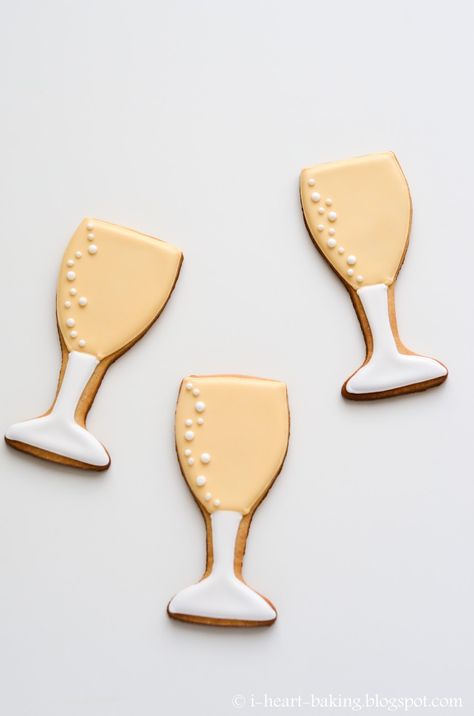 Wine Glass Cookies Decorated, Wine Glass Cookies, Champagne Glass Cookies, Beatles Cookies, Nye Cookies, Brunch Cookies, Glass Cookies, Heart Baking, Biscuit Ideas