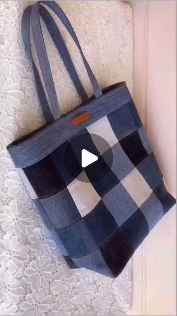 Tote Bag From Old Jeans, Old Jeans Recycle, Jeans Recycle, Diy Old Jeans, Diy Bags Jeans, Quilted Bag Patterns, Bag From Old Jeans, Recycle Old Clothes, Recycled Jeans Bag