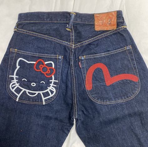 Homecoming Jeans Ideas, Hello Kitty Jeans, Kitty Clothes, Hello Kitty Clothes, Custom Jeans, Painted Jeans, Matching Couple Outfits, Jeans Diy, Cute Swag Outfits