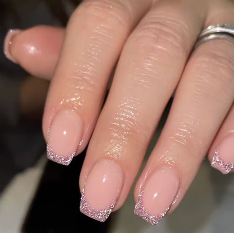 Sparkly Nails French Tips Short, Natural Nail Designs With Glitter, Short Acrylic Nails Coffin For Work, Biab Nails French Glitter, Cute Short Acrylic Nails Simple Glitter, Gel Overlay Nails Natural Short Clear, Classy Vacation Nails 2023, Pink Nails With Sparkle Tips, Glitter French Manicure Square