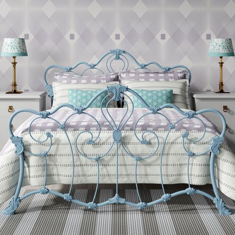 How to paint a metal bed frame? - The Original Bed Co Blog Painted Metal Headboard, Metal Bed Frame Decor Ideas, Repaint Metal Bed Frame, Diy Painted Bed Frame, Paint Metal Bed Frame, Refurbished Bed Frame, Painted Iron Beds, Painted Bed Frames, Upcycle Frames