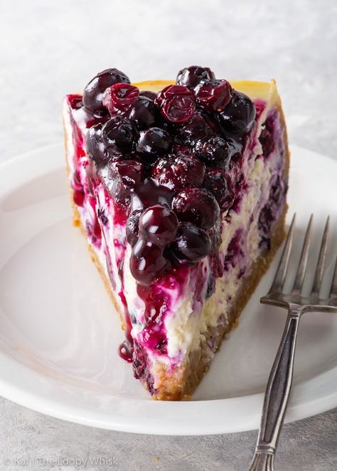 Easy Blueberry Cheesecake, Cheesecake Recipes Easy, Cheesecake Recipe Easy, Easy Cheesecake Recipe, Creamy Cheesecake Recipe, Blueberry Cheesecake Recipe, Lemon Blueberry Cheesecake, Easy Dessert Recipe, Blueberry Sauce