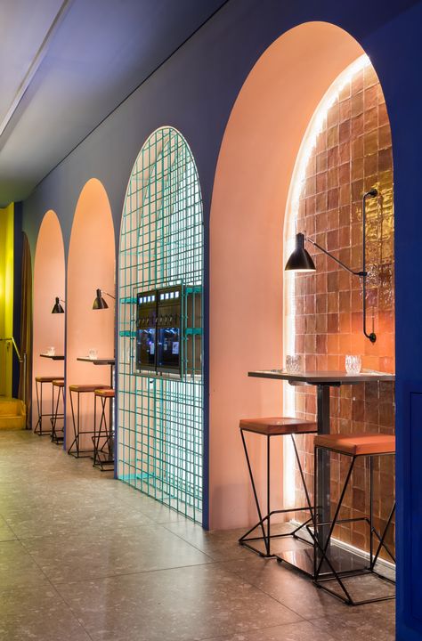 » Mino Osteria Restaurant by Vanessa Larré Arquitetura Fun House Design, Ideation Room, Ramen Bar, Desain Pantry, Brass Monkey, Bar Interior, Coffee Shop Design, Cafe Interior Design, Retail Interior