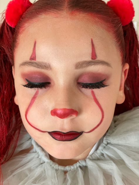 Penny Wise Costume Women Makeup, Easy Penny Wise Makeup, Pennywise Costume Female Makeup, Penny Wise Halloween Makeup, Women’s Pennywise Costume, Cute Pennywise Makeup, Penny Wise Face Paint, Halloween Costumes With Face Paint, Penny Wise Makeup Girl