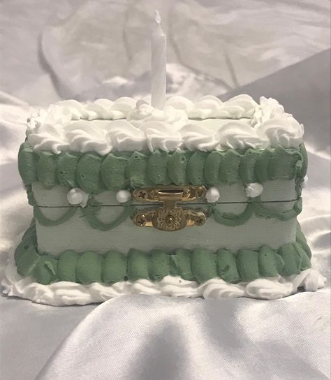 Clay Cake Aesthetic, Cake Jewellery Box Diy, Fake Cake Craft, Fake Cake Decorating Ideas, Fake Cake Decoration, Fake Cakes Diy, Fake Cake Jewelry Box, Fake Cake Box Diy, Fake Cake Decor