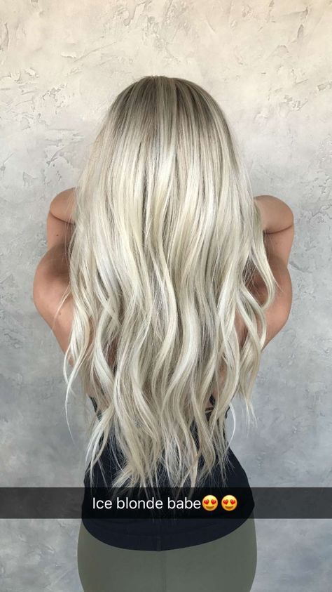 Im so glad I don't have yellow/gold hair...I'm over any golden tones! I loooove me some icy blonde ❤️ Ombre Blond, Icy Blonde, Platinum Blonde Hair, Long Blonde, Gold Hair, Grunge Hair, Hair Color Trends, Love Hair, Hair Care Tips