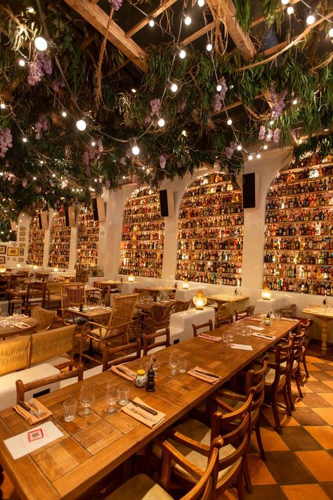 A guide to 10 of the most instagrammable restaurants in London, including all the most aesthetic, photogenic spots for a bite to eat in the city. Best Restaurants London, London Places To Eat, Instagrammable Restaurants, London In October, London Cheap, Restaurant In London, London Cafe, London Bucket List, London Restaurant