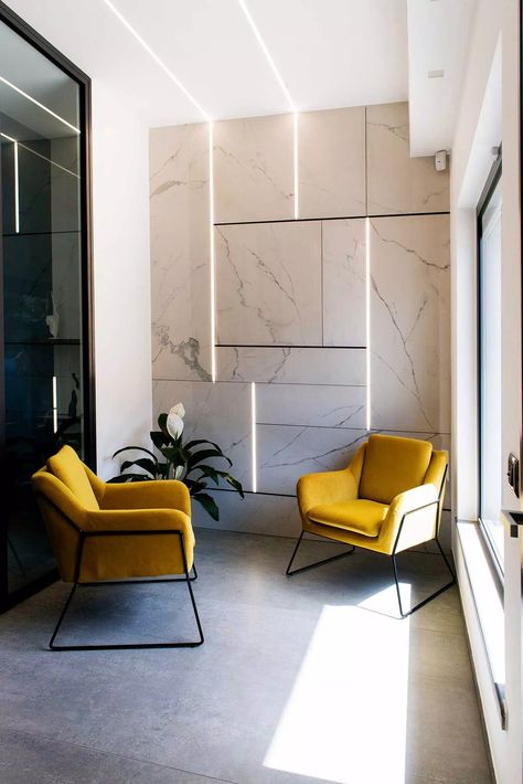 Tile Showroom Interior Design, Small Lobby Design, Marble Inspiration, Waiting Room Design, Small Office Design Interior, Dental Office Design Interiors, Small Office Design, Decoration Details, Office Interior Design Modern